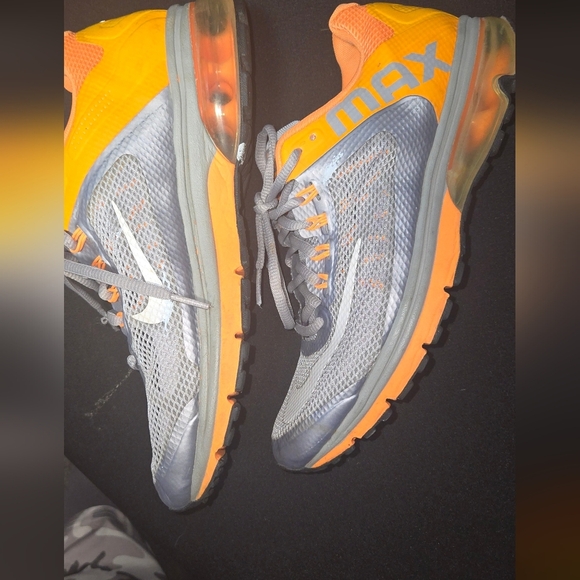 Nike Size 9 Gray and Orange Athletic Shoes Max AIR - Picture 6 of 8